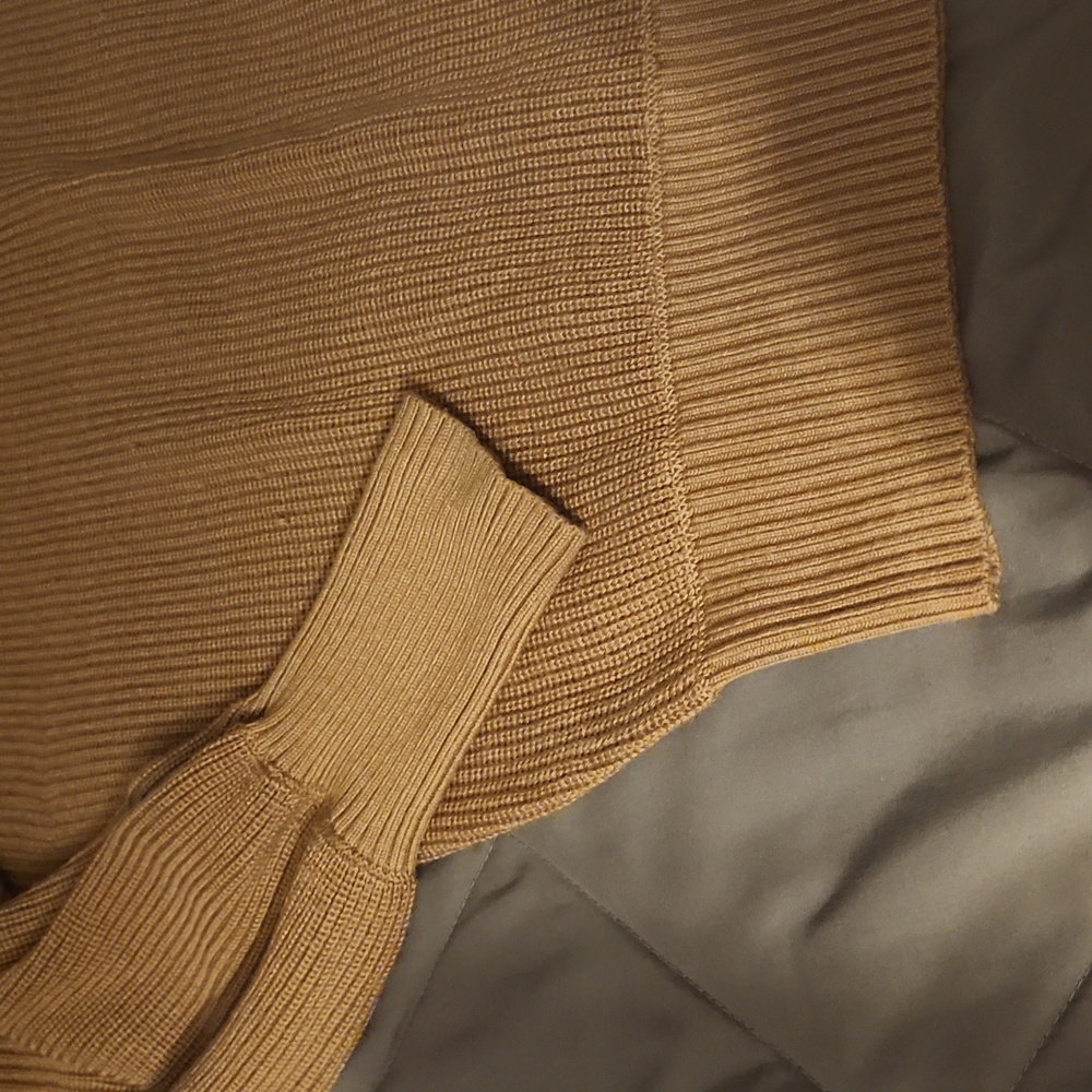 Tan sweater - Picture 4 of 4